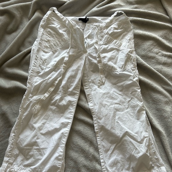 White Cargo Low Rise H&M Capris - Picture 1 of 3